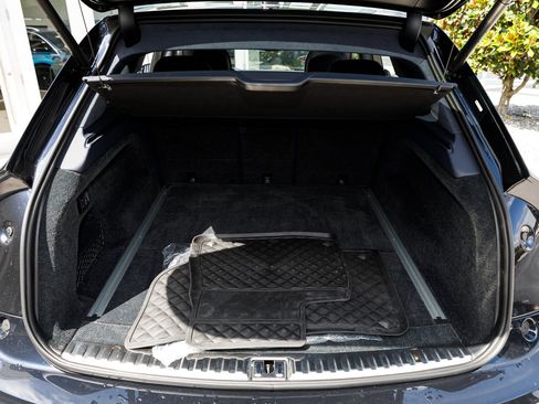 Certified 2024 Bentley Bentayga image 29