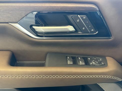 New 2026 GMC Yukon Denali Ultimate w/ LPO, Floor Liner Package AWD/4WD image 10
