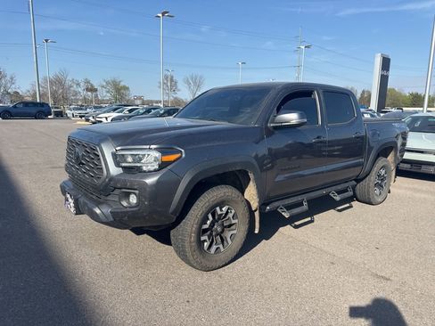 Used 2021 Toyota Tacoma TRD Off-Road image 3
