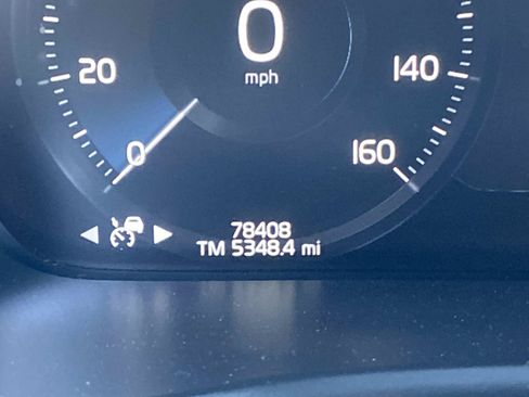 Used 2018 Volvo XC90 T6 Momentum w/ Momentum Plus Package AWD/4WD image 27