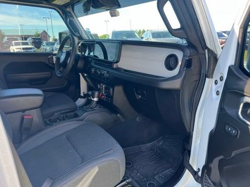 Used 2024 Jeep Gladiator Sport AWD/4WD image 17