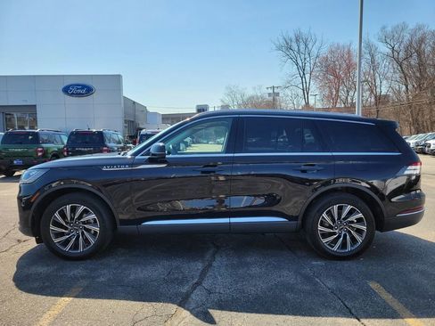 Used 2025 Lincoln Aviator AWD image 3