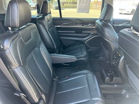 Used 2022 Jeep Grand Cherokee L Limited w/ Luxury Tech Group II AWD/4WD image 35