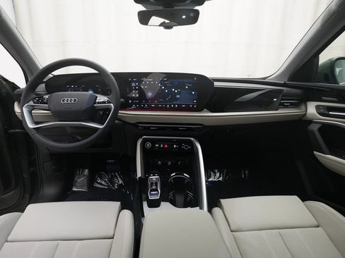 Used 2025 Audi Q5 Premium Plus w/ Premium Plus AWD/4WD image 5
