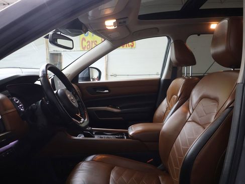 Used 2022 Nissan Pathfinder Platinum image 18