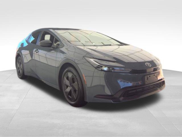 Used 2026 Toyota Prius LE FWD image 3
