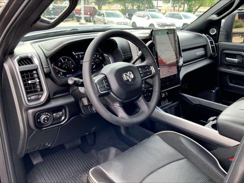 Used 2025 RAM 2500 Laramie AWD/4WD image 16