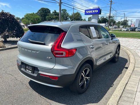 Used 2025 Volvo XC40 B5 Core AWD/4WD image 5