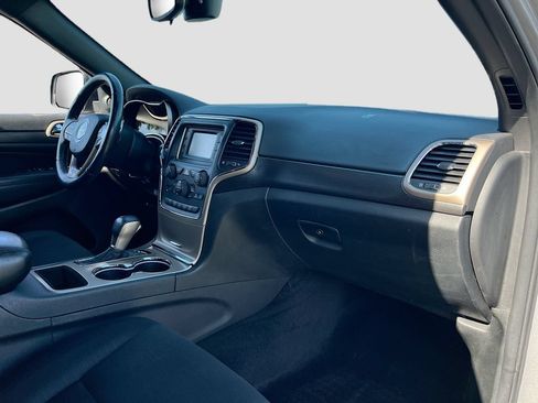 Used 2017 Jeep Grand Cherokee Laredo AWD/4WD image 26