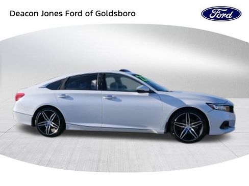 Used 2022 Honda Accord Touring image 2