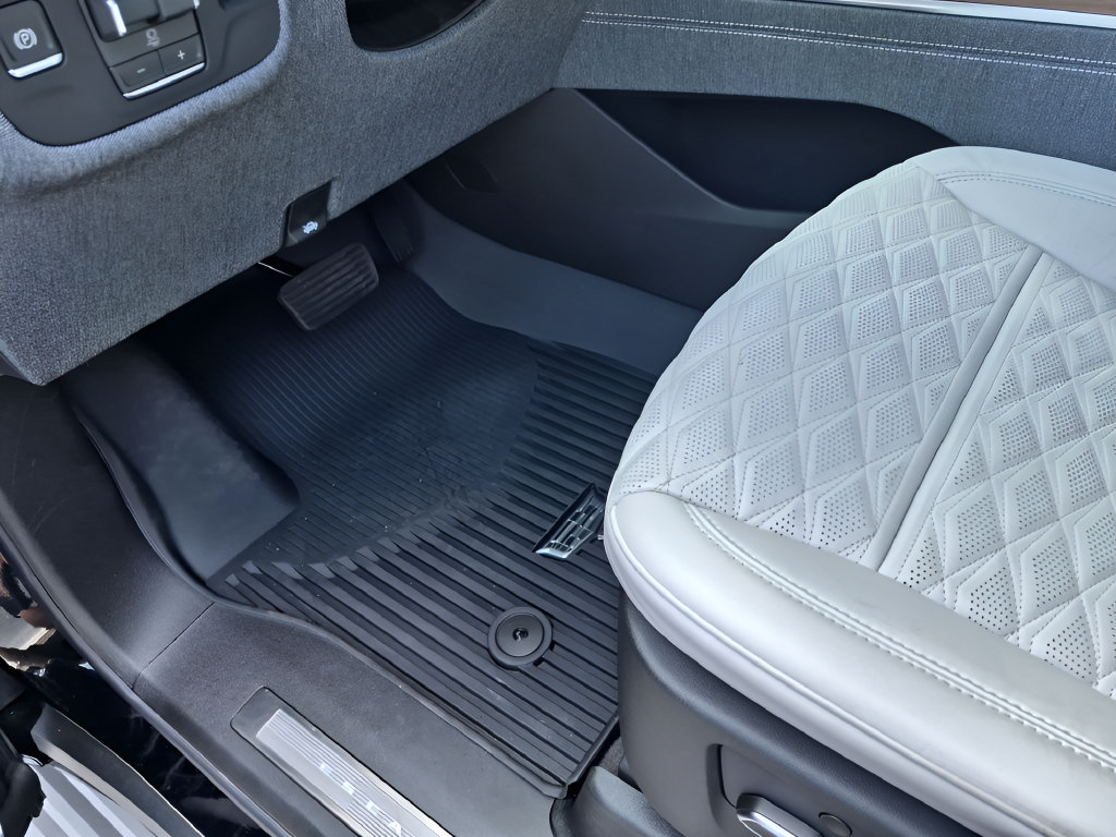 Certified 2026 Cadillac Escalade Platinum Sport w/ LPO, Floor Liner Package AWD/4WD image 25