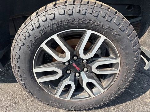 Used 2023 GMC Sierra 1500 AT4 w/ AT4 Preferred Package AWD/4WD image 28