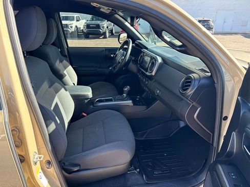 Used 2018 Toyota Tacoma TRD Off-Road AWD/4WD image 25