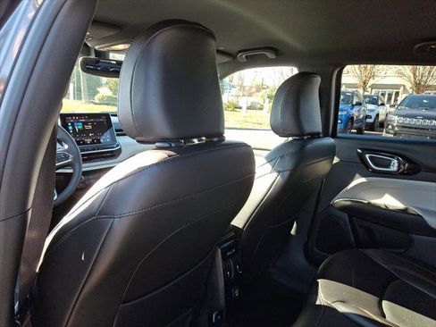 Certified 2023 Jeep Compass Limited image 21