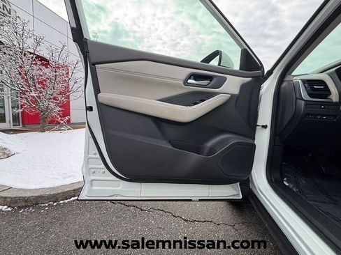 Certified 2023 Nissan Rogue SV w/ SV Premium B Package AWD/4WD image 12