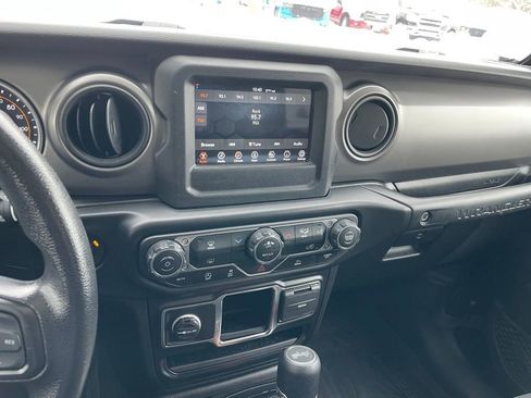 Used 2022 Jeep Wrangler Willys image 12