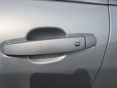 Used 2020 Chevrolet Equinox LT w/ Driver Convenience Package FWD image 16