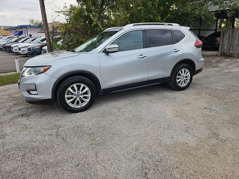 Used 2020 Nissan Rogue SV FWD image 4