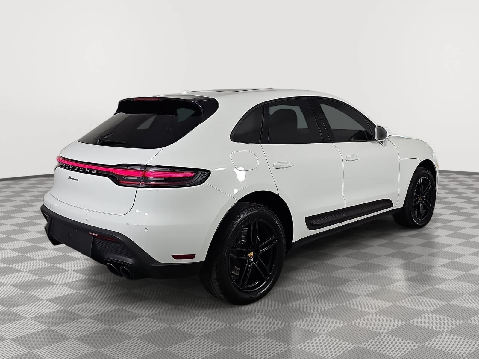 Used 2022 Porsche Macan w/ Premium Package Plus AWD/4WD image 8