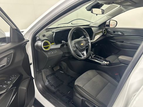 Used 2024 Chevrolet Trax LT w/ Driver Confidence Package FWD image 13