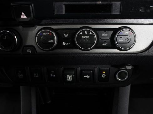 Used 2022 Toyota Tacoma TRD Off-Road image 6