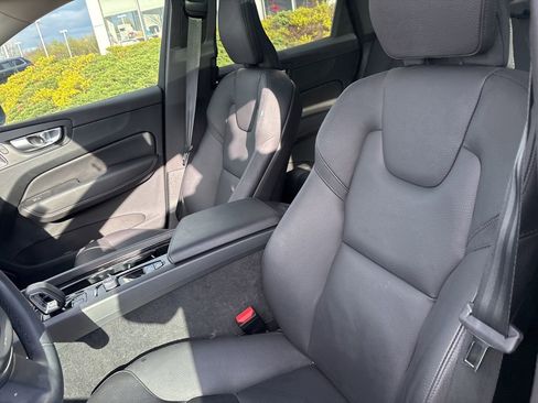 Certified 2024 Volvo XC60 B5 Plus w/ Protection Package Premier image 18