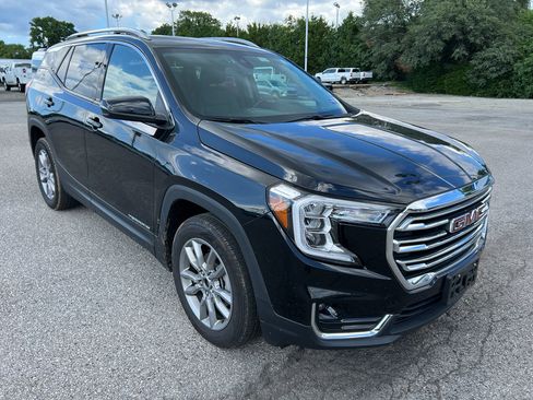Used 2024 GMC Terrain SLT AWD/4WD image 3