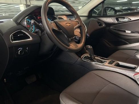 Used 2018 Chevrolet Cruze LS image 8