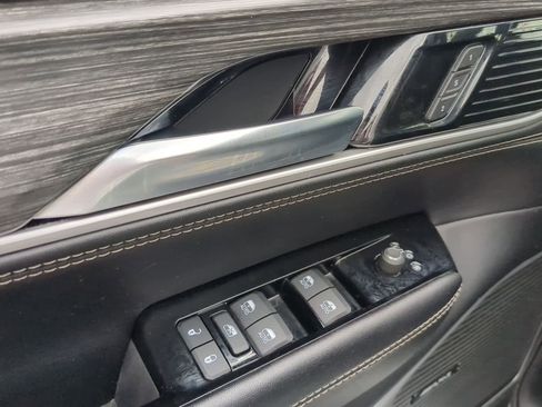 Used 2023 Jeep Wagoneer L Series II AWD/4WD image 18