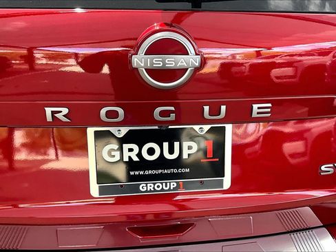 Certified 2024 Nissan Rogue SV FWD image 10