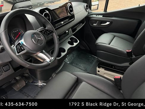 Used 2025 Mercedes-Benz Sprinter 2500 image 15