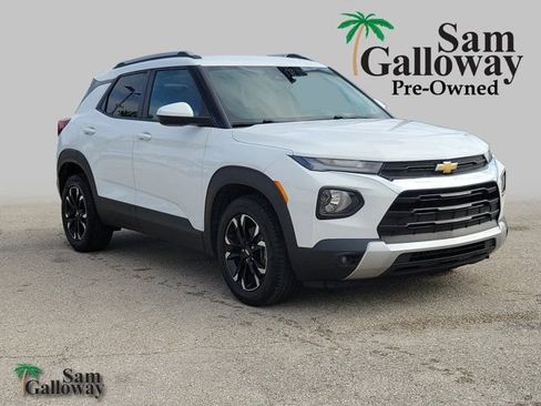 Used 2022 Chevrolet TrailBlazer LT w/ Confidence II Package FWD image 1