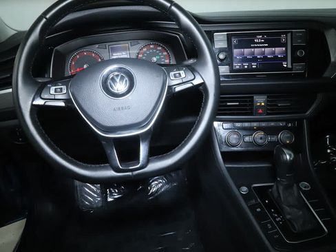 Used 2019 Volkswagen Jetta SE w/ Cold Weather Package FWD image 28