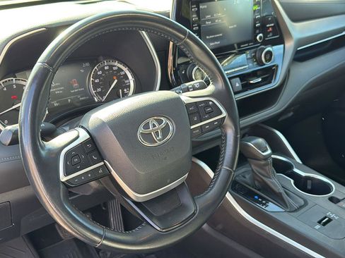 Used 2022 Toyota Highlander XLE image 20
