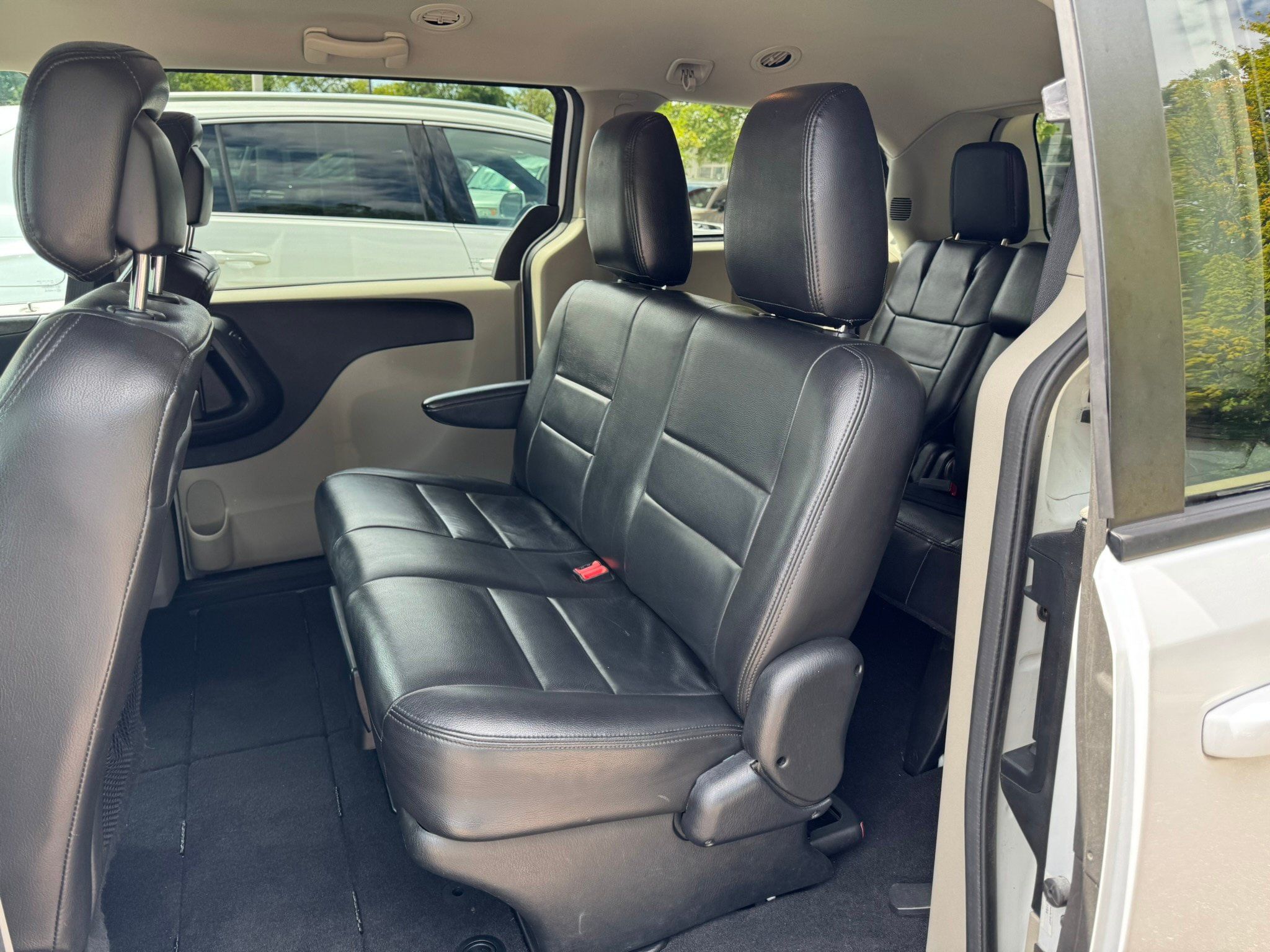 Used 2018 Dodge Grand Caravan SE w/ UConnect Hands-Free Group FWD image 10