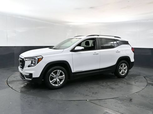 Used 2023 GMC Terrain SLE w/ Driver Convenience Package AWD/4WD image 2