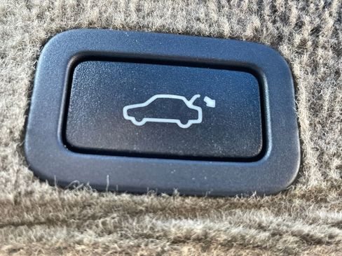 Used 2015 Volvo XC60 T6 Platinum image 22