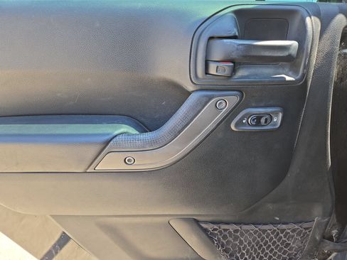 Used 2018 Jeep Wrangler Sport AWD/4WD image 15
