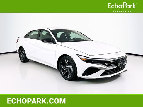 Used 2025 Hyundai Elantra Sport image 1