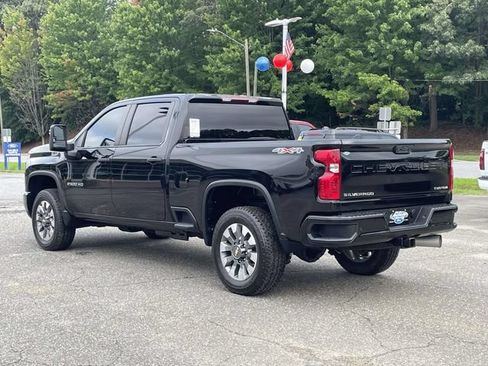 Used 2024 Chevrolet Silverado 2500 Custom w/ Custom Value Package AWD/4WD image 4