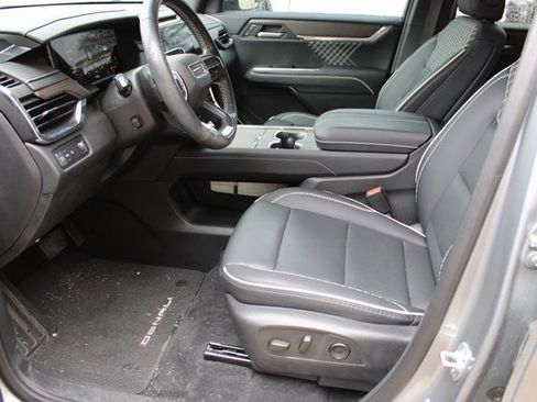 Used 2025 GMC Acadia Denali image 11