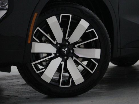 New 2026 Mitsubishi Outlander SE image 3