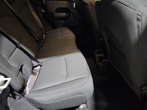 Used 2022 Jeep Wrangler Unlimited Sport image 17