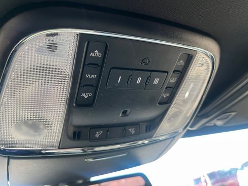 Used 2022 Chrysler 300 S image 34