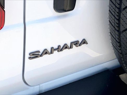 Used 2025 Jeep Wrangler Unlimited Sahara AWD/4WD image 30