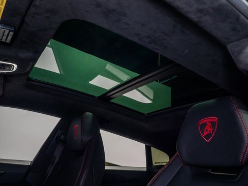 Used 2021 Lamborghini Urus image 33