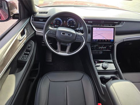 New 2025 Jeep Grand Cherokee Limited w/ Black Appearance Package image 22