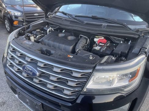 Used 2017 Ford Explorer XLT w/ Equipment Group 202A AWD/4WD image 34