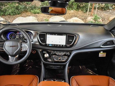 New 2026 Chrysler Pacifica Pinnacle w/ Trailer Tow Group image 13