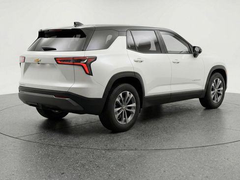 Used 2025 Chevrolet Equinox LT FWD image 9